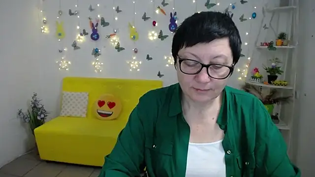 EmilyL0ve online show from April 9, 2026, 6:41 am