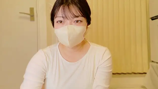 Snapshot of __Yui_ chatting on May 11, 2026, 7:32 am Yui online show from May 11, 2026, 7:32 am