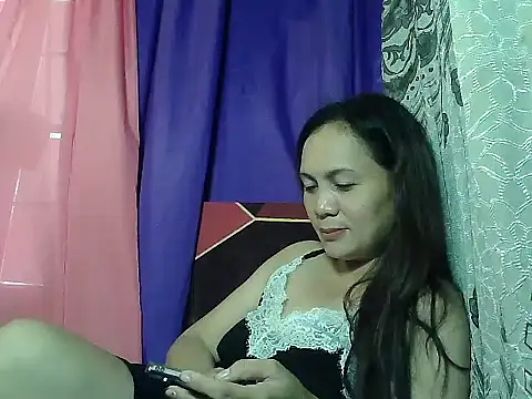 prettymomma24xx online show from May 17, 2026, 1:49 am