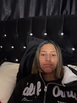 vicky bass  online show from June 10, 2026, 11:28 pm