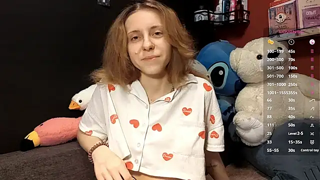 Snapshot of TiaraHenegan chatting on February 7, 2026, 7:05 am TiaraHenegan online show from February 7, 2026, 7:05 am