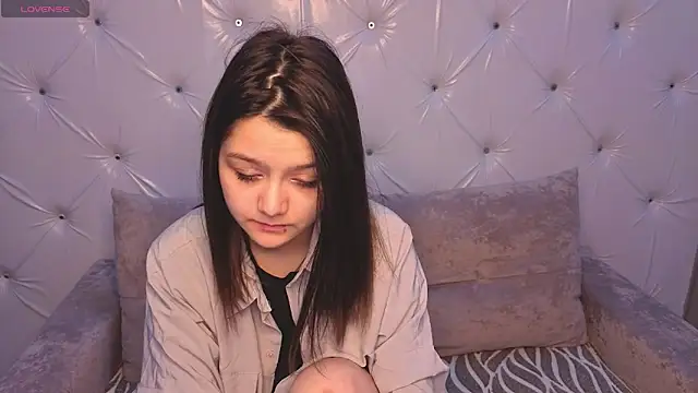 xxxnaughtyfoxyxxx online show from April 18, 2026, 9:33 am