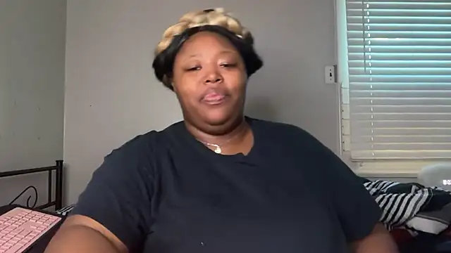 Chocolatebunnyxx96 online show from April 3, 2026, 12:22 pm