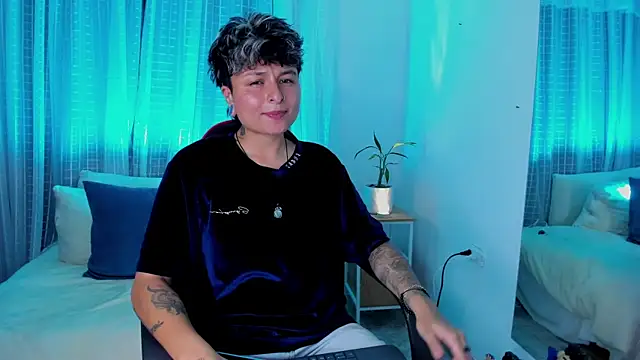 Zury Ramirez online show from April 6, 2026, 10:33 pm