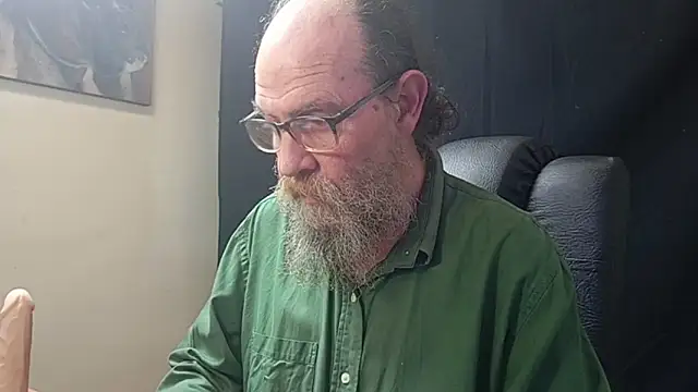 Snapshot of Uncle_Hottie chatting on April 4, 2026, 4:46 pm Uncle Hottie online show from April 4, 2026, 4:46 pm