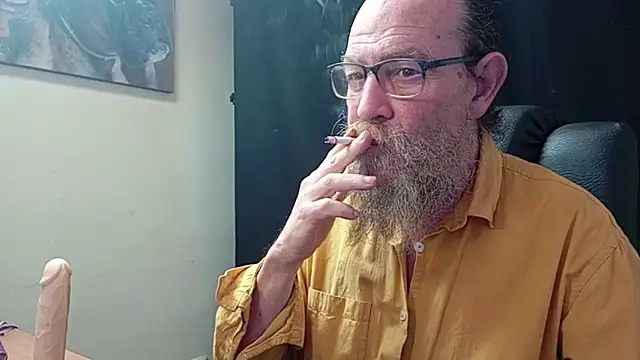Snapshot of Uncle_Hottie chatting on April 9, 2026, 5:08 pm Uncle Hottie online show from April 9, 2026, 5:08 pm