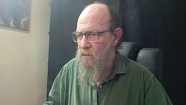 Snapshot of Uncle_Hottie chatting on April 8, 2026, 5:03 pm Uncle Hottie online show from April 8, 2026, 5:03 pm