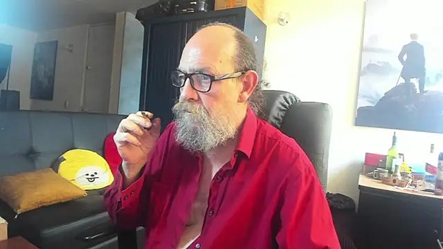 Snapshot of Uncle_Hottie chatting on May 31, 2026, 6:09 pm Uncle Hottie online show from May 31, 2026, 6:09 pm