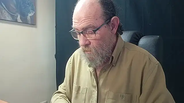 Snapshot of Uncle_Hottie chatting on April 13, 2026, 5:17 pm Uncle Hottie online show from April 13, 2026, 5:17 pm