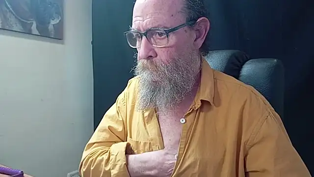 Snapshot of Uncle_Hottie chatting on April 3, 2026, 6:03 pm Uncle Hottie online show from April 3, 2026, 6:03 pm