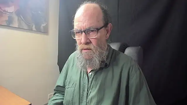 Snapshot of Uncle_Hottie chatting on February 2, 2026, 4:06 pm Uncle Hottie online show from February 2, 2026, 4:06 pm
