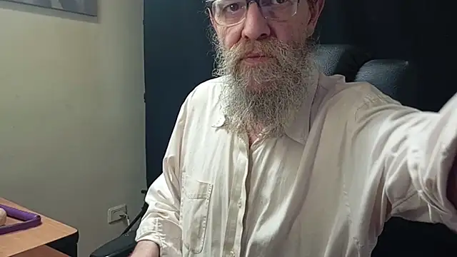 Snapshot of Uncle_Hottie chatting on April 2, 2026, 4:02 pm Uncle Hottie online show from April 2, 2026, 4:02 pm
