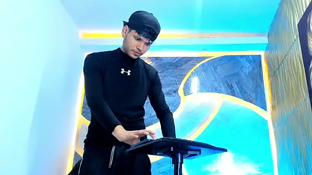 Lucas hot 20 online show from February 12, 2026, 1:33 pm