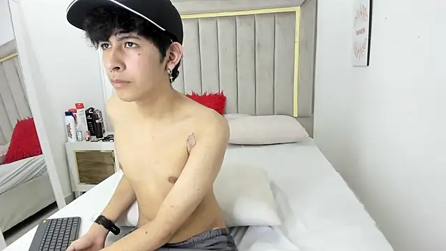 julian xx online show from January 13, 2026, 7:51 pm