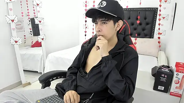 julian xx online show from February 24, 2026, 8:10 pm