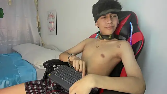 julian xx online show from April 18, 2026, 7:18 pm