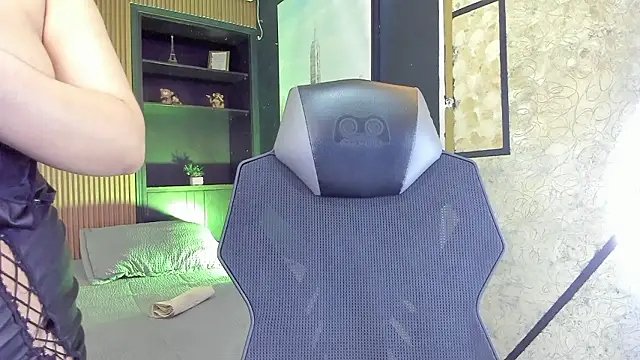 ThaliaBrookss  online show from March 27, 2026, 6:44 am