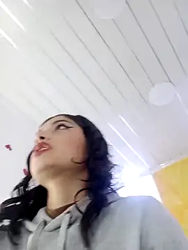 honeyluxe  online show from February 17, 2026, 3:59 am