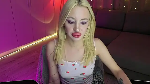 Luna Beverly online show from January 17, 2026, 7:34 am