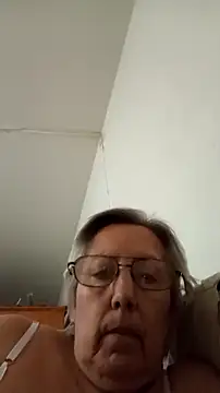 Snapshot of Marce1903 chatting on May 8, 2026, 3:32 am Marce1903 online show from May 8, 2026, 3:32 am