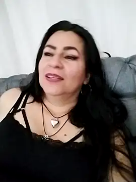 Helen Novoa online show from April 18, 2026, 8:42 pm