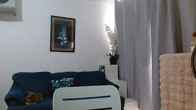 Almaglow  online show from June 3, 2026, 6:23 pm