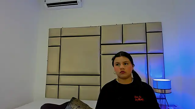 Snapshot of alejandra_loppez chatting on February 20, 2026, 7:38 pm alejandra loppez online show from February 20, 2026, 7:38 pm