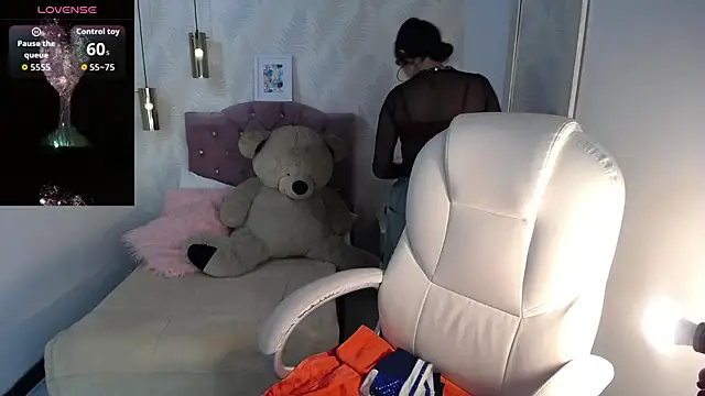 Nicolleth tk online show from March 3, 2026, 3:13 am