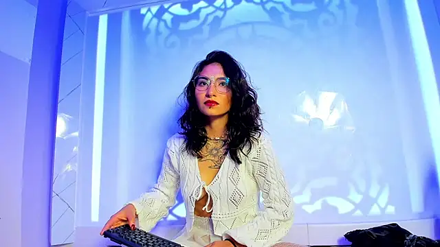 velvet mystic online show from May 7, 2026, 9:51 pm