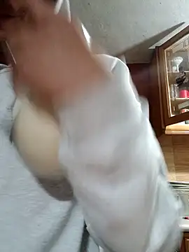 Hxzelmxnix online show from March 6, 2026, 5:24 am