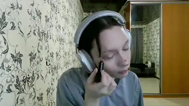 LxayBloom online show from April 7, 2026, 9:22 am