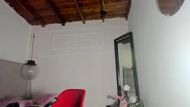 ZoeFox5 online show from February 3, 2026, 11:48 am