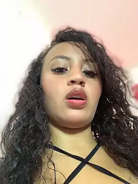 PaulaSweetFire  online show from May 28, 2026, 10:15 pm