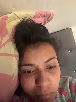 cinthia2011 online show from February 15, 2026, 3:55 pm