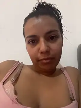 cinthia2011 online show from February 12, 2026, 9:25 pm