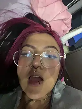 Snapshot of queen_of_you_heart chatting on February 26, 2026, 2:33 am queen of you heart online show from February 26, 2026, 2:33 am