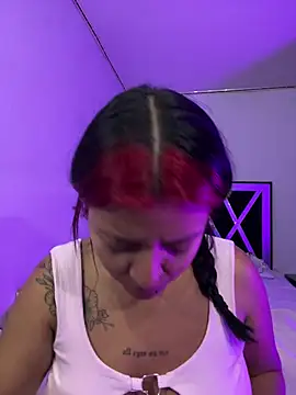 Snapshot of queen_of_you_heart chatting on February 10, 2026, 1:37 am queen of you heart online show from February 10, 2026, 1:37 am