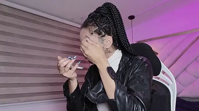 mia gatesvg online show from March 21, 2026, 3:19 am