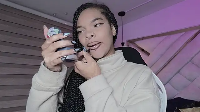 mia gatesvg online show from March 19, 2026, 3:06 am