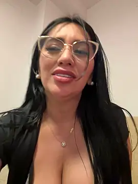 nataliia queen  online show from March 16, 2026, 3:25 am