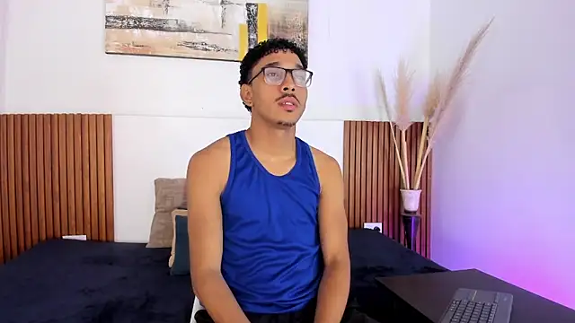 Julian Dark  online show from February 5, 2026, 3:35 am