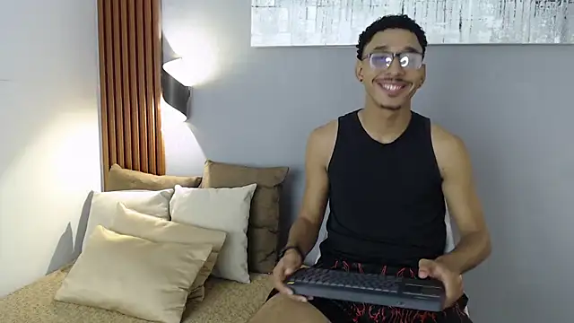 Julian Dark  online show from February 13, 2026, 4:23 am