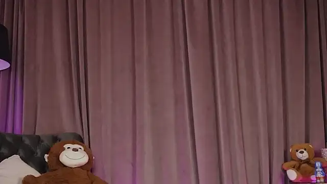 ZariaaVera online show from April 5, 2026, 8:48 pm