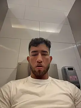 Snapshot of liam_bronw chatting on May 29, 2026, 2:45 pm liam bronw online show from May 29, 2026, 2:45 pm