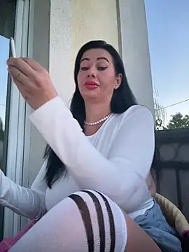 IRISWHITE17 online show from July 9, 2026, 2:34 am