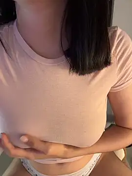 HinaSweet online show from April 20, 2026, 1:19 am