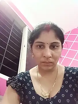 Snapshot of Hot_ree85 chatting on May 18, 2026, 2:55 pm Hot ree85 online show from May 18, 2026, 2:55 pm
