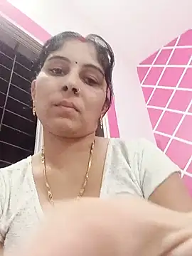 Snapshot of Hot_ree85 chatting on June 4, 2026, 8:30 am Hot ree85 online show from June 4, 2026, 8:30 am
