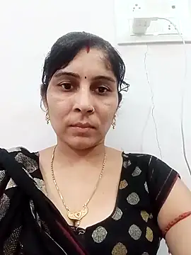 Snapshot of Hot_ree85 chatting on May 7, 2026, 10:18 am Hot ree85 online show from May 7, 2026, 10:18 am