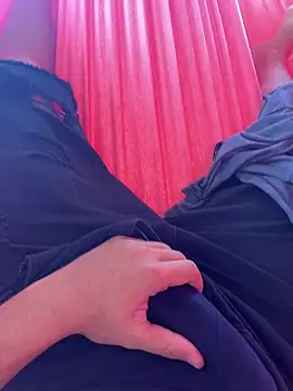 novinhode19yy online show from April 25, 2026, 7:11 pm